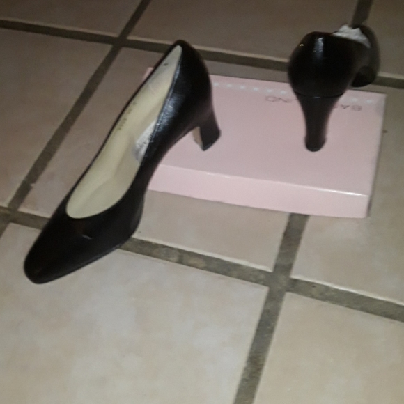 Shoes - Picture 4 of 4